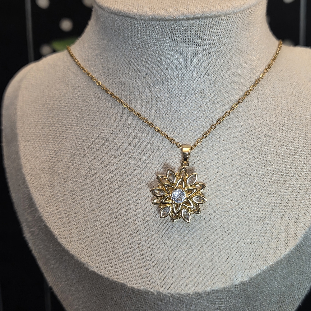 Elegant Gold Flower Pendant Necklace